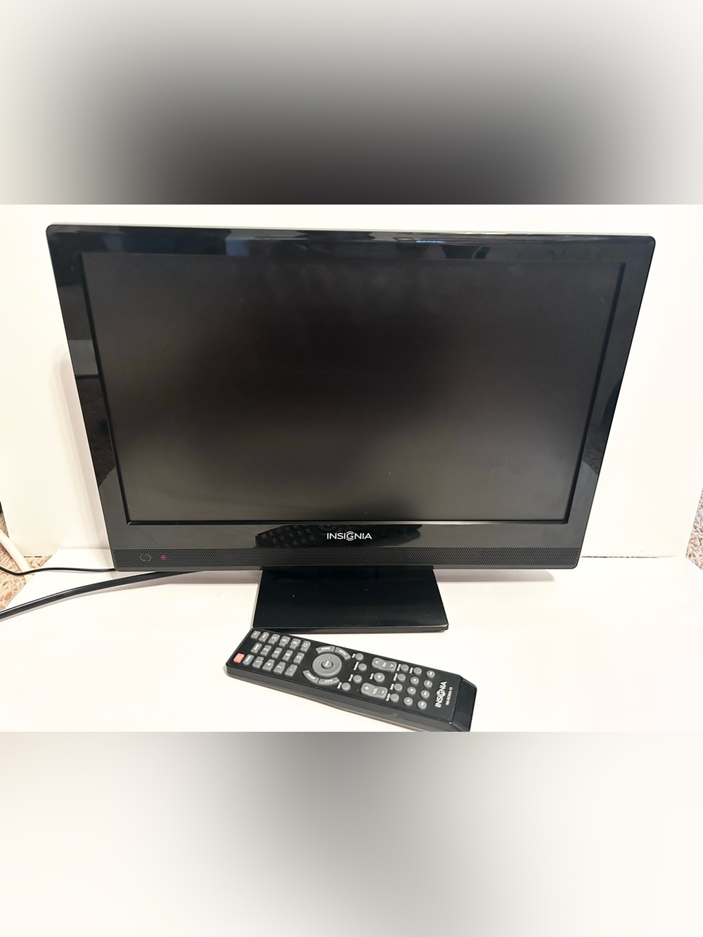 INSIGNIA 19” LCD TV HDMI MODEL NS-19E320A13 60HZ W/REMOTE CONTROL RETRO-GAMING